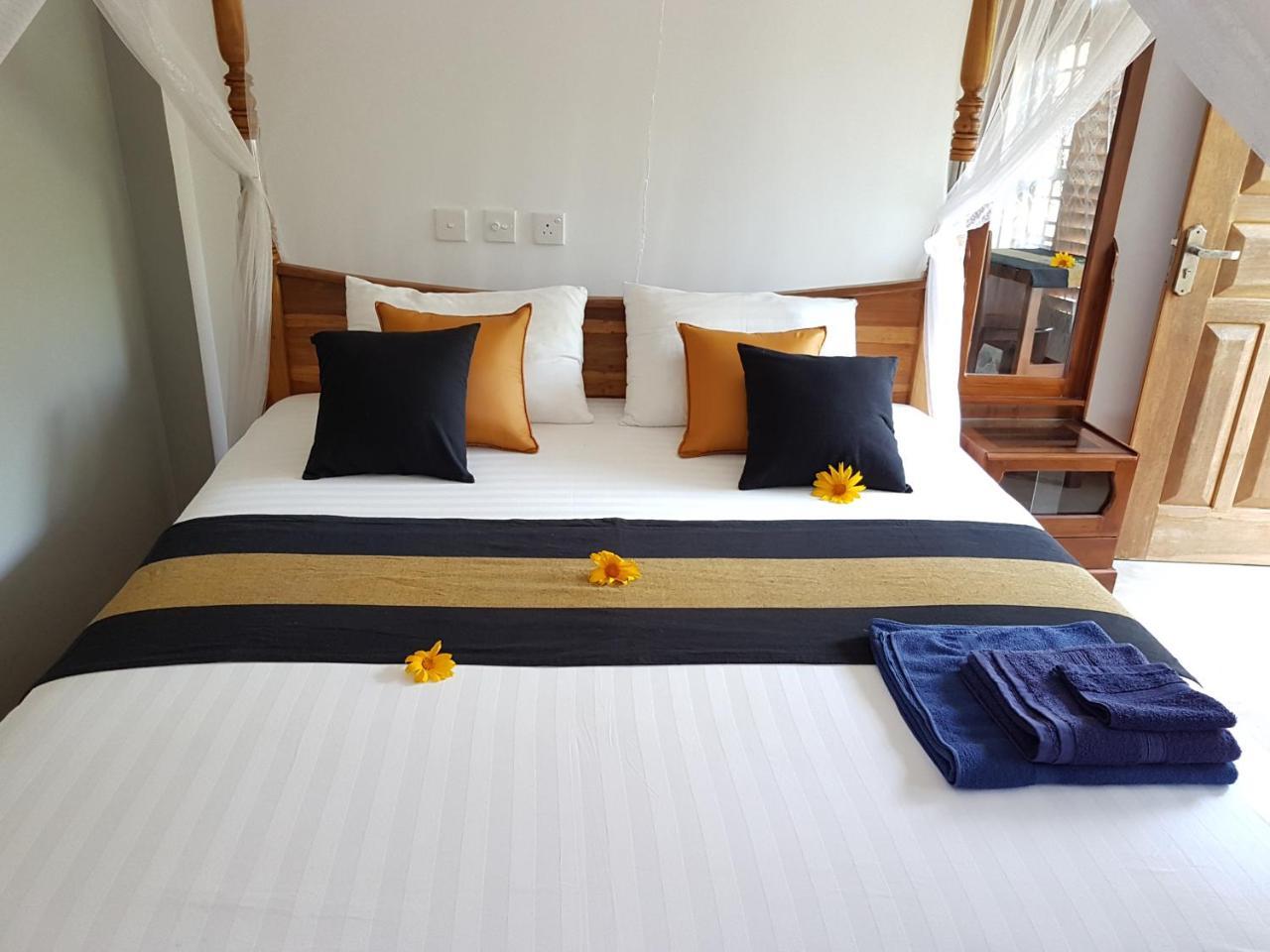 White Villa Beach Resort Mirissa Bagian luar foto