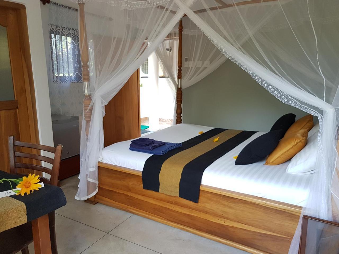 White Villa Beach Resort Mirissa Bagian luar foto